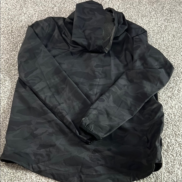 Vuori Black and Gray Windbreaker Jacket pit to pit 19 - Picture 4 of 6
